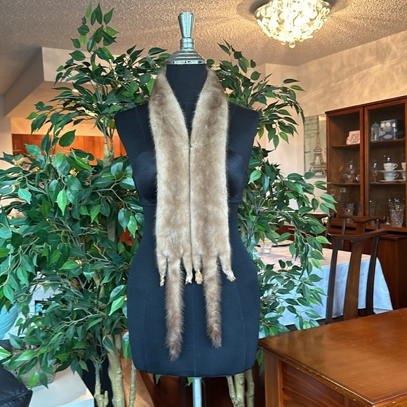 Beautiful Vintage Mink Fur Stole with feet and tails Luxurious fur scarf collar - Picture 2 of 12